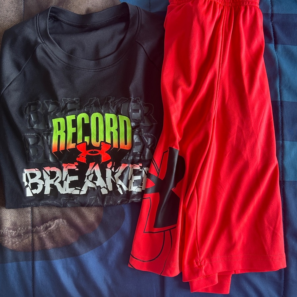 Under Armour Kids outfit “record breaker”